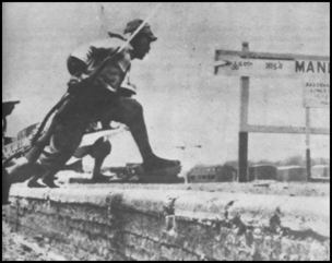 Japanese troops enter Manadaly